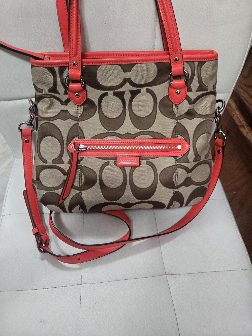 Coach Daisy Outline Signature Mia Tote / Crossbody (Style F24064